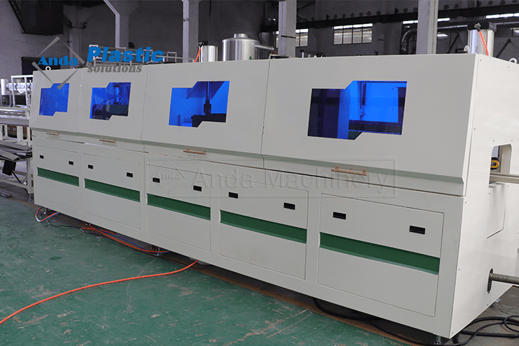 Línea de producción de paneles de pared de PVC 65/132 de alta velocidad